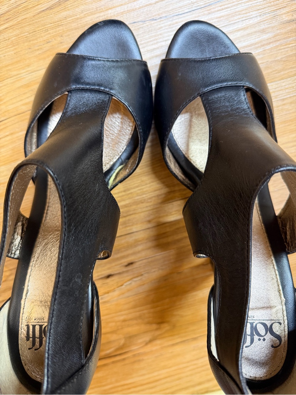 Sofft Black Peep-Toe zip back Heels